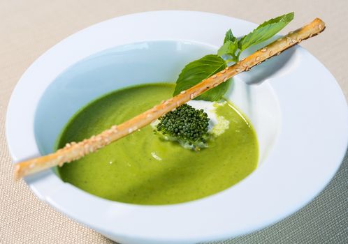 Erwtensoep recept: zo maak je een Friese winterdag meteen gezelliger