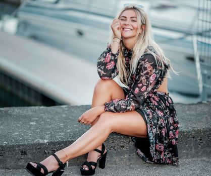 Lifestyle-influencer Jessica C maakt content met beautyproducten, smartphone en modern interieur in Friesland