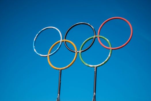 Supporters in een Fries sportcafé kijken olympische spelen vandaag op groot scherm in Leeuwarden