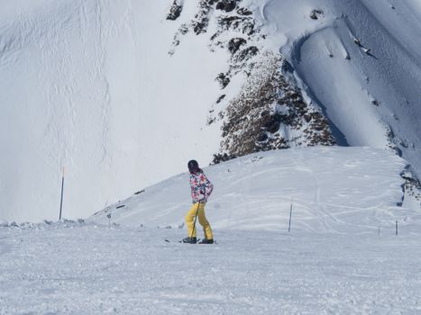 Snowboarden slopestyle mannen olympische winterspelen 2026 op een besneeuwd parcours met rails en schansen