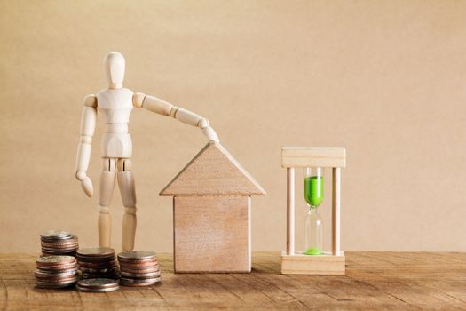 Fries stel bekijkt huizen en rekent actuele hypotheek rente en maandlasten door aan de keukentafel
